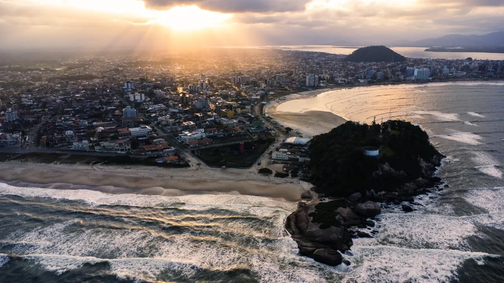vista-area-do-morro-brejatuba-mais-conhecido-como-morro-do-cristo-joao-sobanski